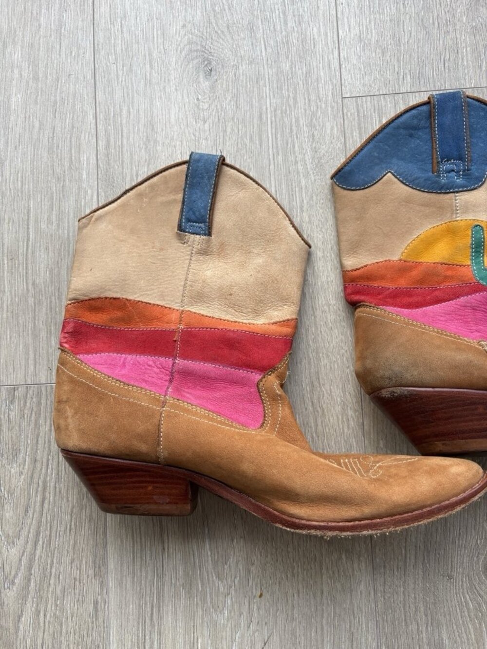 Festival Boho Short Boots Booties Suede Cowgirl Desert Rainbow Sz 9 Circles - Picture 3 of 16